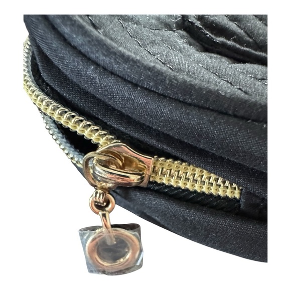 Space saving toiletry travel bag - Picture 4 of 4